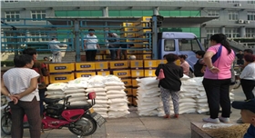 章丘金屬顏料駐地村委禮品大派送01.jpg 章丘金屬顏料駐地村委禮品大派送01.jpg